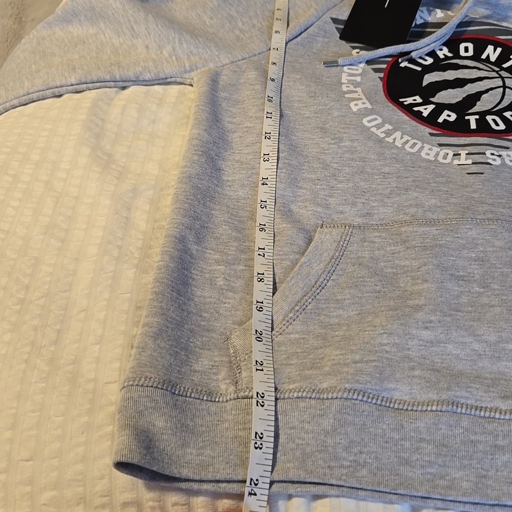 NWT Toronto Raptors Hoodie With Kangaroo Pocket Size Medium - Picture 13 of 13